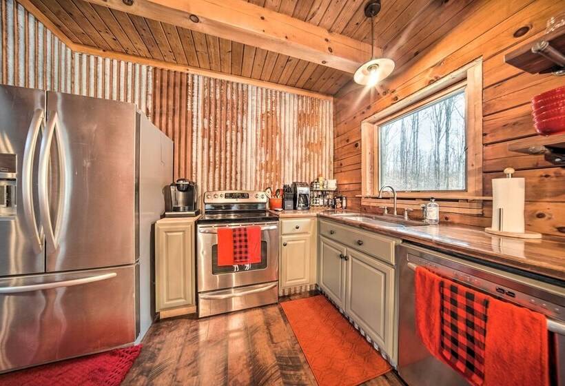 Cabin In Lake Chautauqua On 36 Acres W/ Hot Tub!