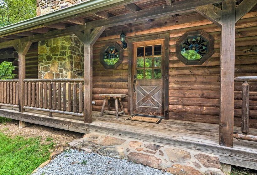 Secluded Northwest Arkansas Cabin: Fire Pit & Deck