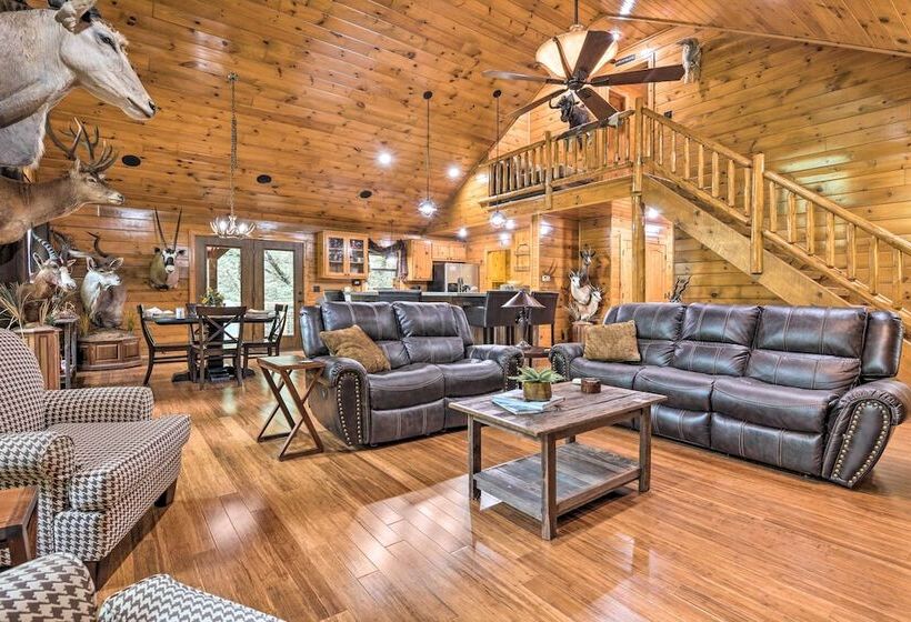 Secluded Northwest Arkansas Cabin: Fire Pit & Deck