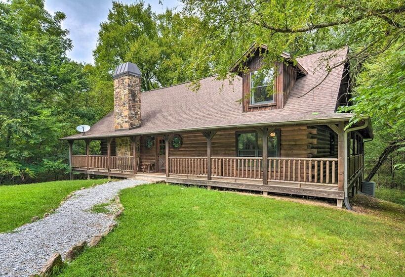 Secluded Northwest Arkansas Cabin: Fire Pit & Deck