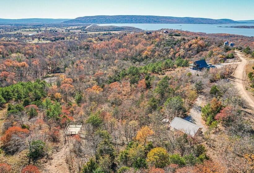 Secluded Tuskahoma Retreat W/ Deck & Views!