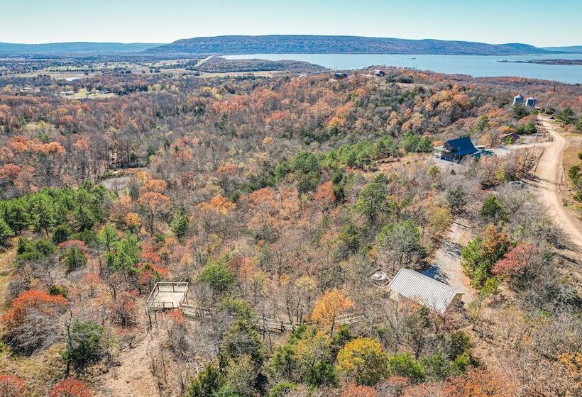 Secluded Tuskahoma Retreat W/ Deck & Views!