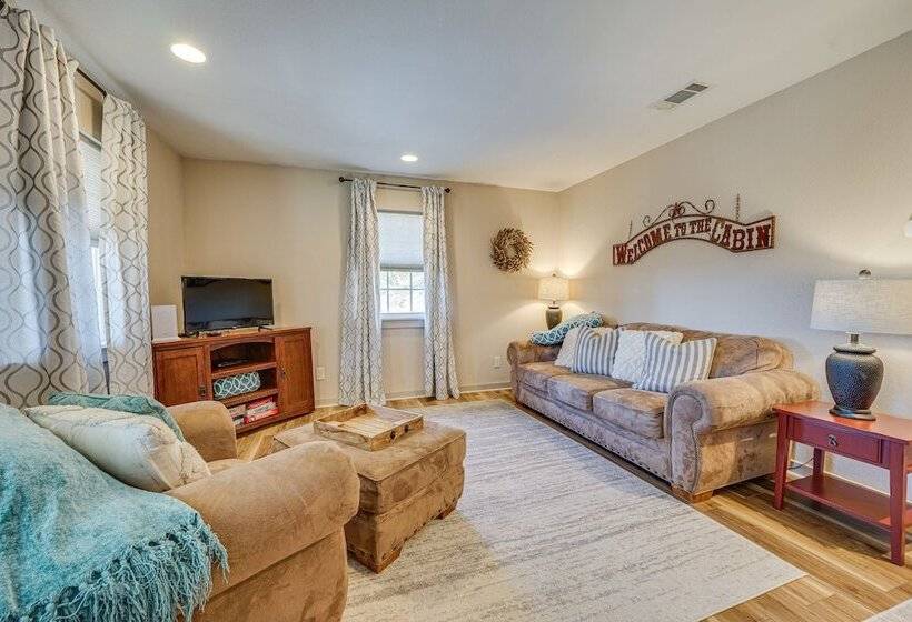 Secluded Tuskahoma Retreat W/ Deck & Views!