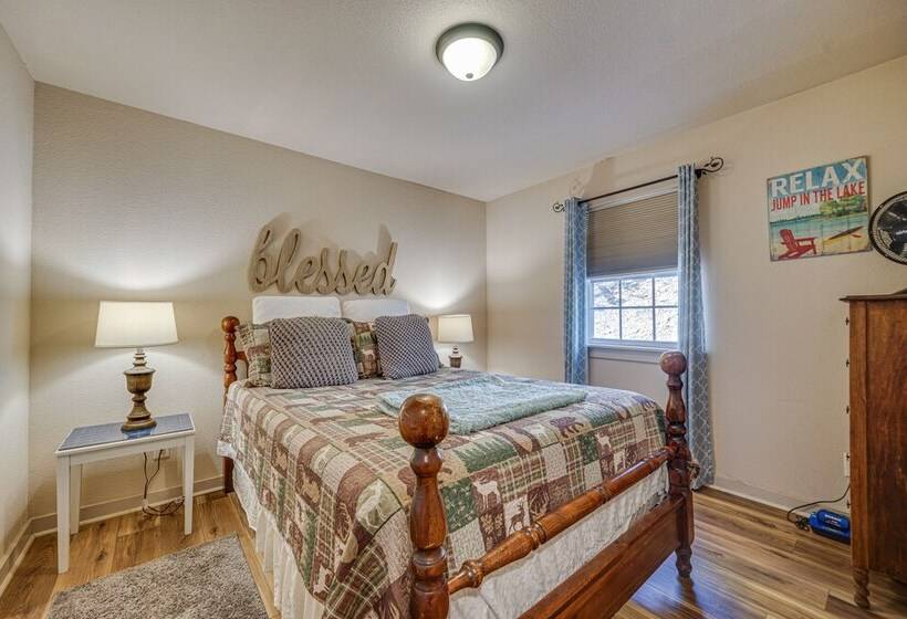 Secluded Tuskahoma Retreat W/ Deck & Views!
