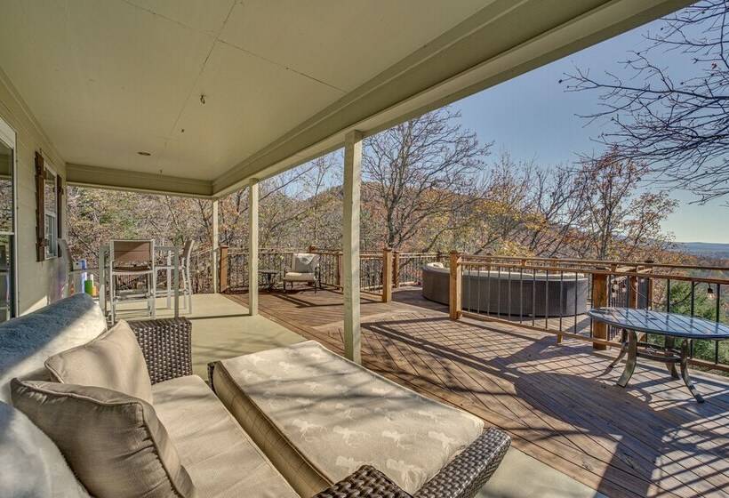 Secluded Tuskahoma Retreat W/ Deck & Views!