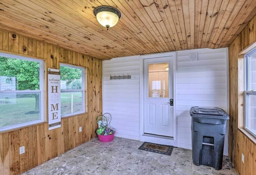 Cozy Seneca Falls Home Close To Cayuga Wine Trail!