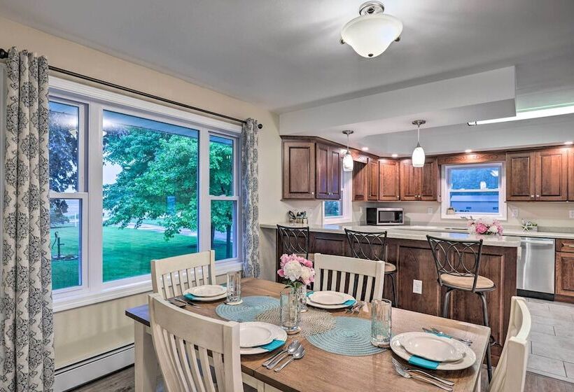 Cozy Seneca Falls Home Close To Cayuga Wine Trail!