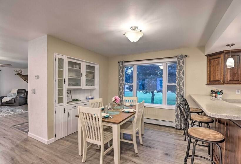 Cozy Seneca Falls Home Close To Cayuga Wine Trail!