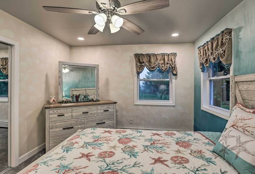 Cozy Seneca Falls Home Close To Cayuga Wine Trail!