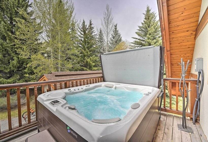 Serene Sun Valley Home W/ Hot Tub & Mtn Views