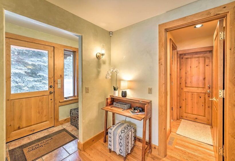 Serene Sun Valley Home W/ Hot Tub & Mtn Views