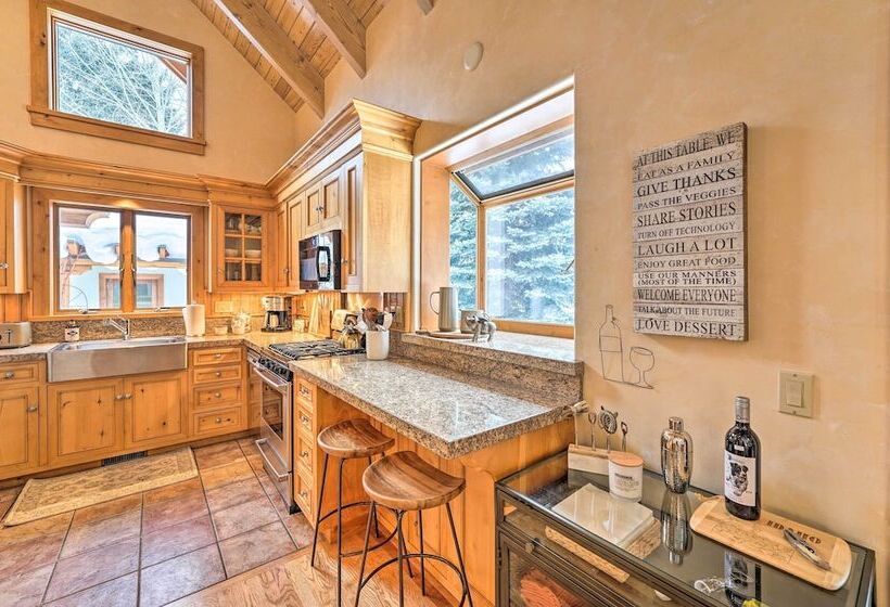 Serene Sun Valley Home W/ Hot Tub & Mtn Views