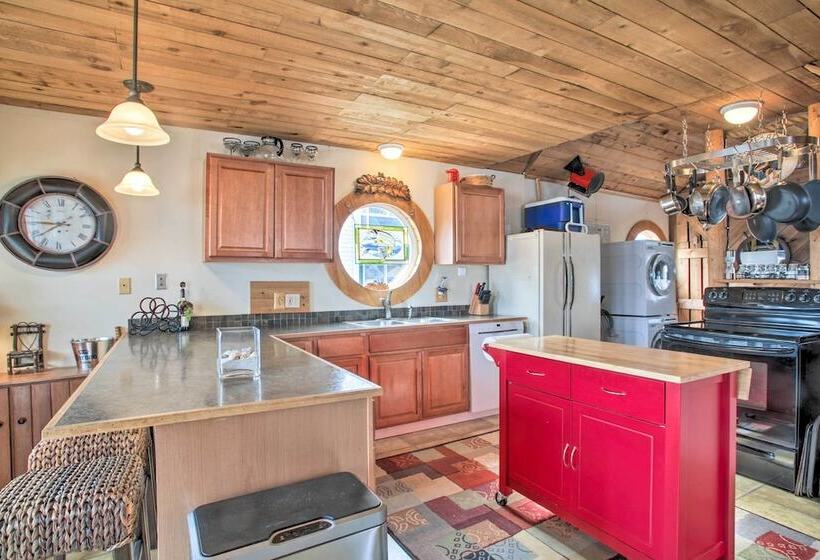 Serenity At Scenic Bay: Floating Cottage W/ Views!