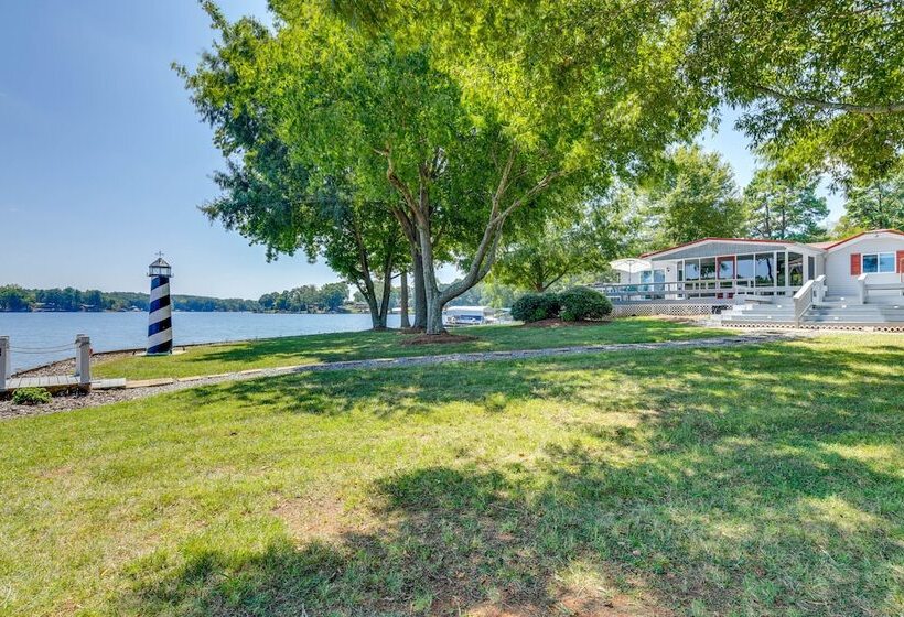 Skipper S Lighthouse  Retreat On Lake Norman