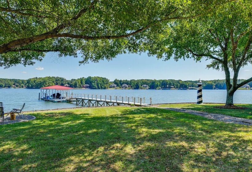 Skipper S Lighthouse  Retreat On Lake Norman