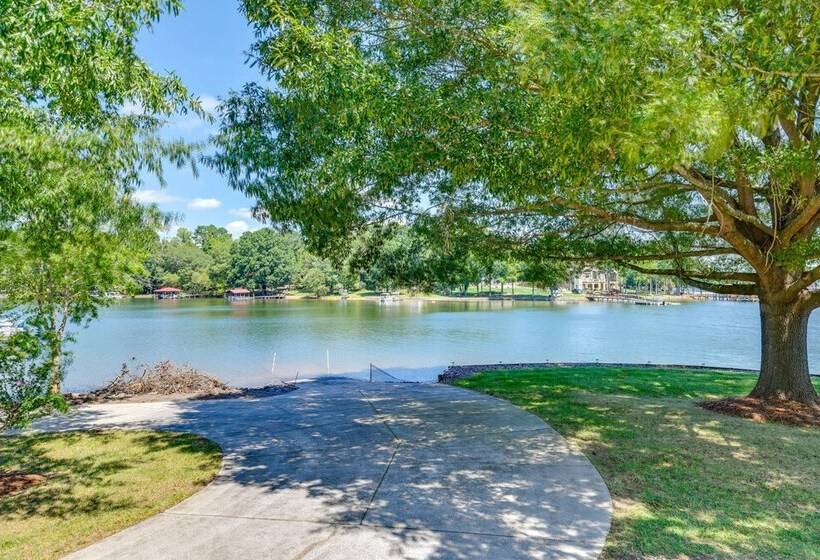 Skipper S Lighthouse  Retreat On Lake Norman