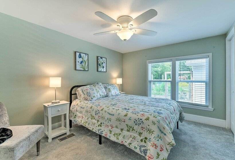 Skipper S Lighthouse  Retreat On Lake Norman