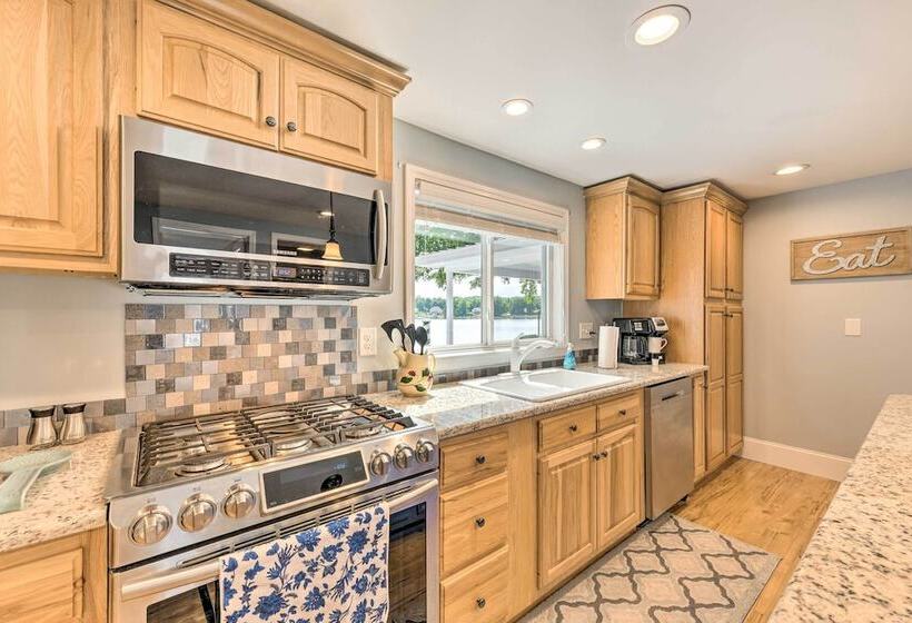 Skipper S Lighthouse  Retreat On Lake Norman