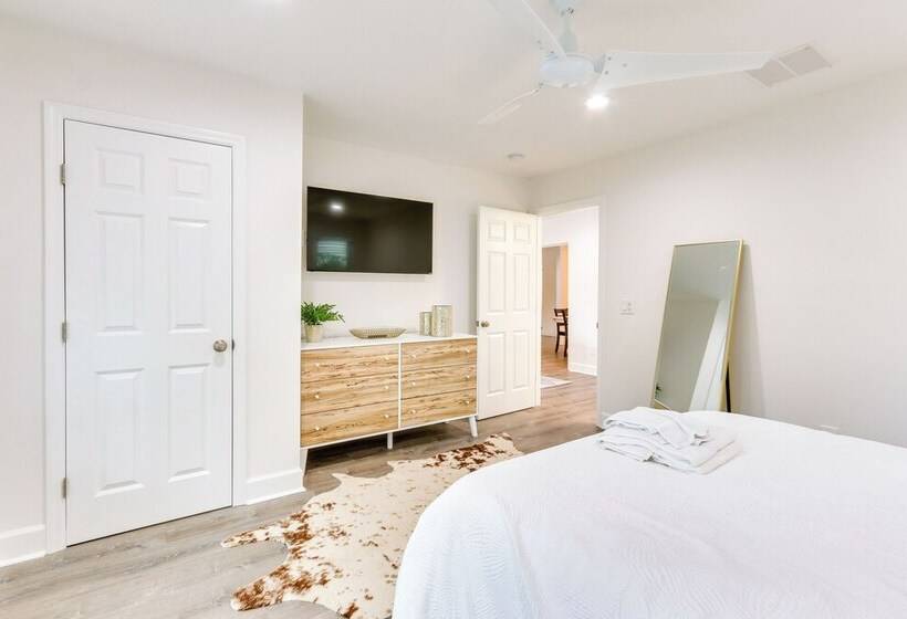 Golf, Dine & Swim: Sleek Palmetto Dunes Home!