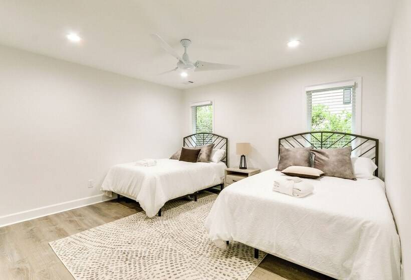 Golf, Dine & Swim: Sleek Palmetto Dunes Home!