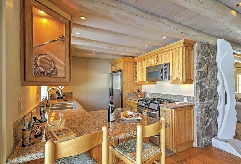 Snowmass Home W/ Hot Tub, Fireplace, & Mtn Views!