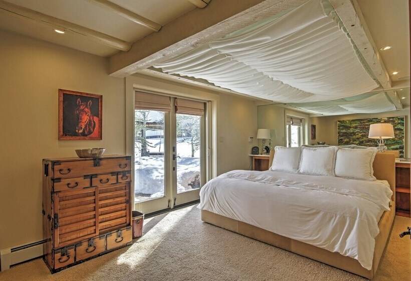 Snowmass Home W/ Hot Tub, Fireplace, & Mtn Views!