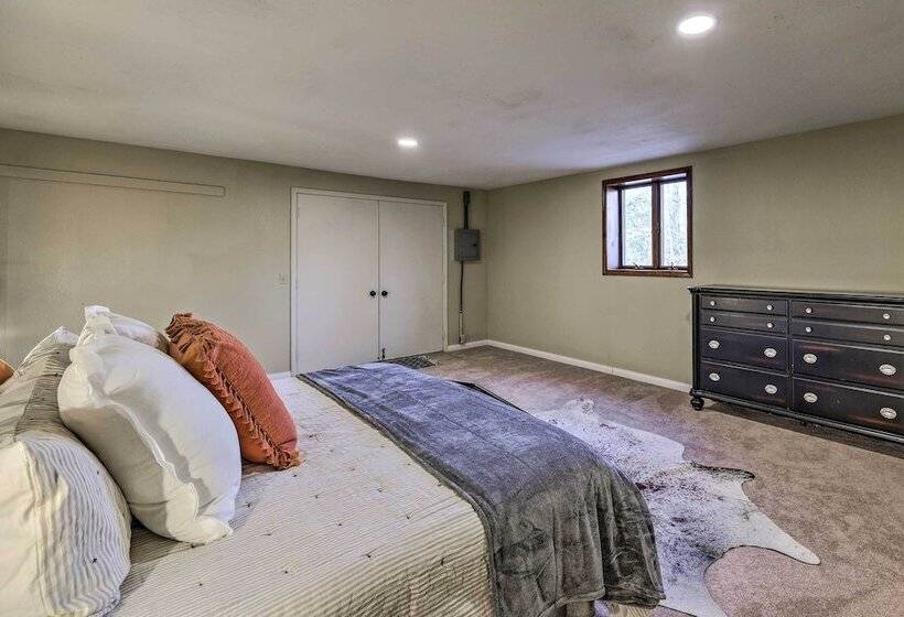 Spacious Bella Vista Home ~ 5 Mi To Lake!