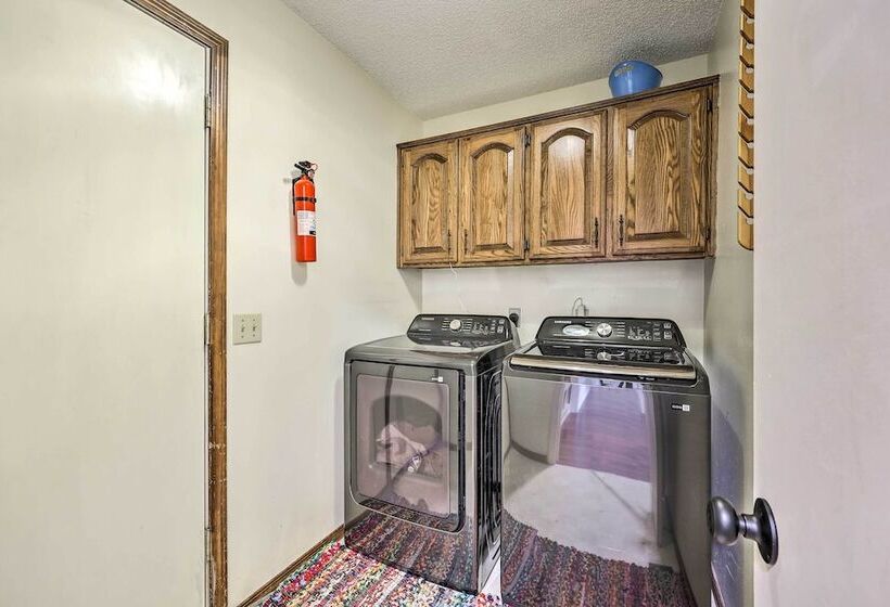 Spacious Bella Vista Home ~ 5 Mi To Lake!