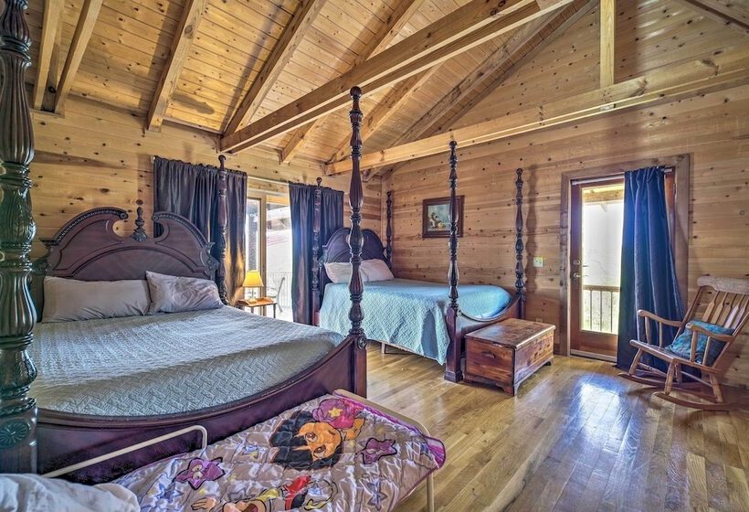 Spacious Cabin On Dale Hollow Lake W/hot Tub!