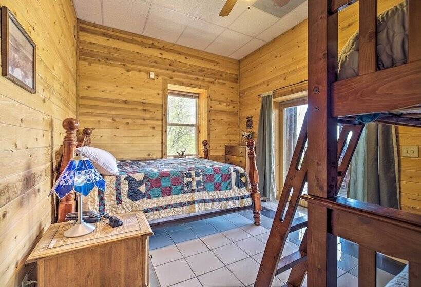 Spacious Cabin On Dale Hollow Lake W/hot Tub!