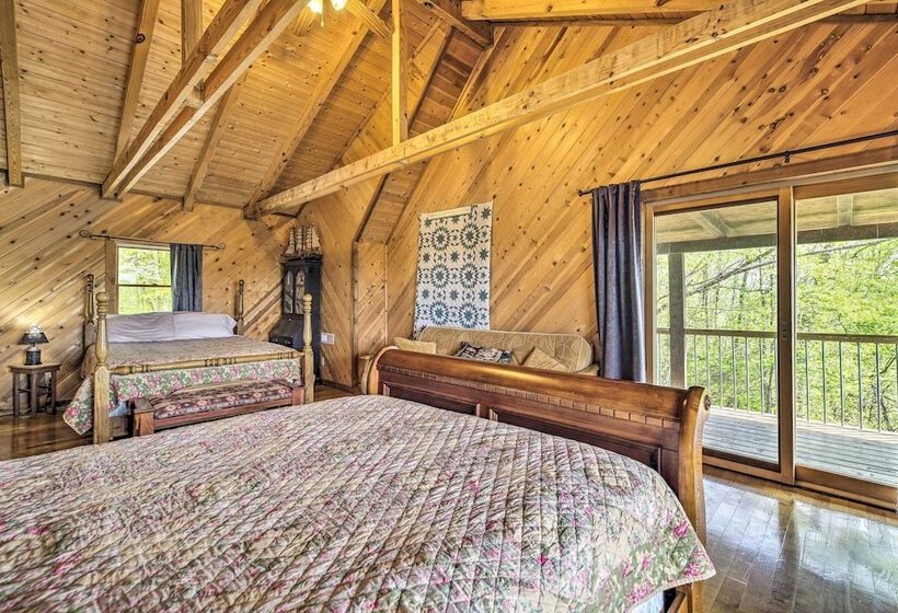 Spacious Cabin On Dale Hollow Lake W/hot Tub!