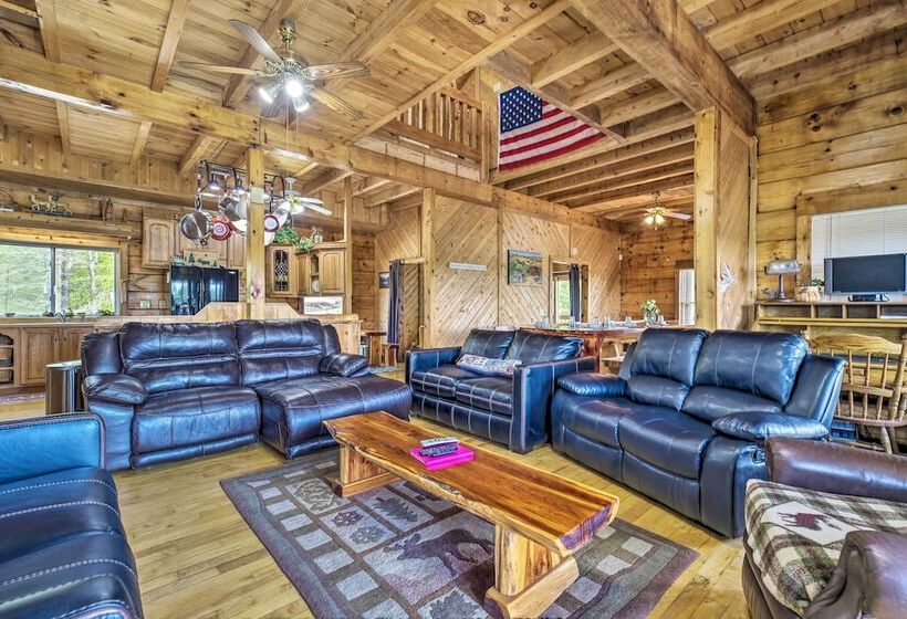 Spacious Cabin On Dale Hollow Lake W/hot Tub!