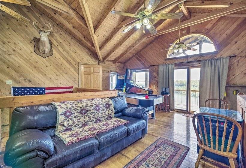 Spacious Cabin On Dale Hollow Lake W/hot Tub!