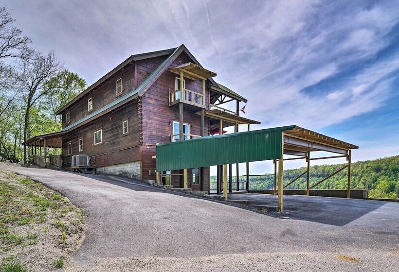 Spacious Cabin On Dale Hollow Lake W/hot Tub!