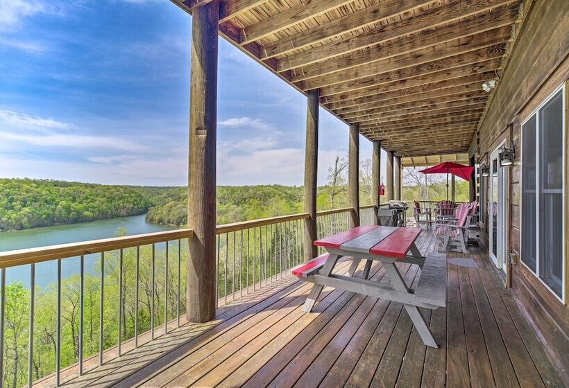 Spacious Cabin On Dale Hollow Lake W/hot Tub!