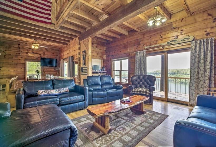 Spacious Cabin On Dale Hollow Lake W/hot Tub!