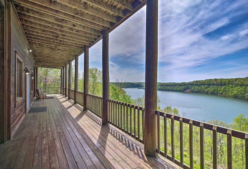 Spacious Cabin On Dale Hollow Lake W/hot Tub!