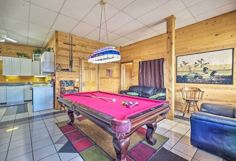 Spacious Cabin On Dale Hollow Lake W/hot Tub!