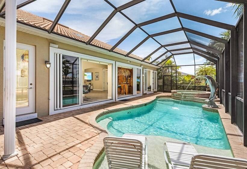Canalfront Oasis: Cape Coral Home W/ Pool & Spa
