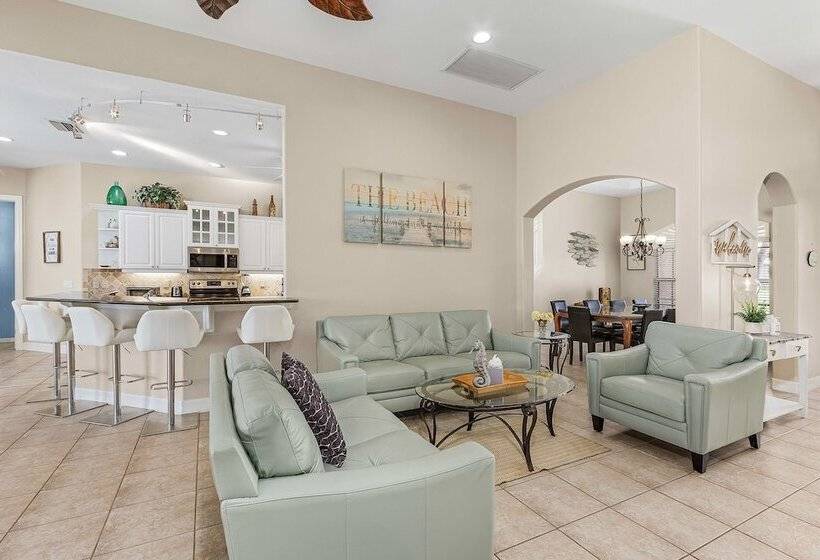 Canalfront Oasis: Cape Coral Home W/ Pool & Spa