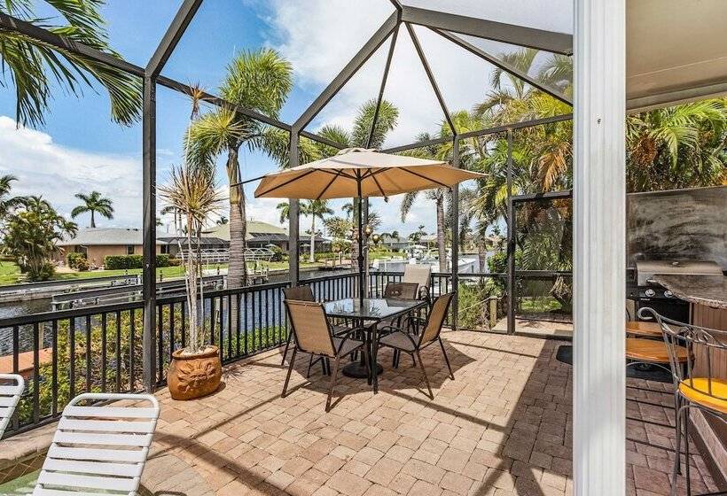 Canalfront Oasis: Cape Coral Home W/ Pool & Spa