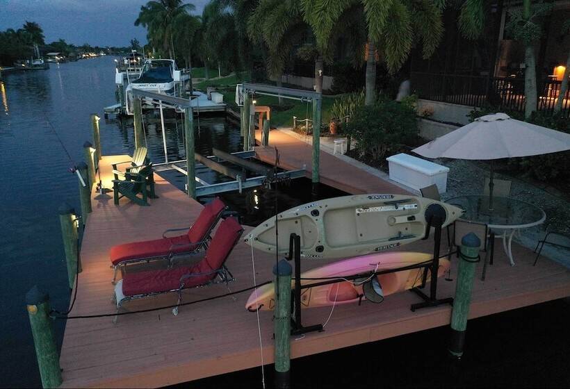 Canalfront Oasis: Cape Coral Home W/ Pool & Spa