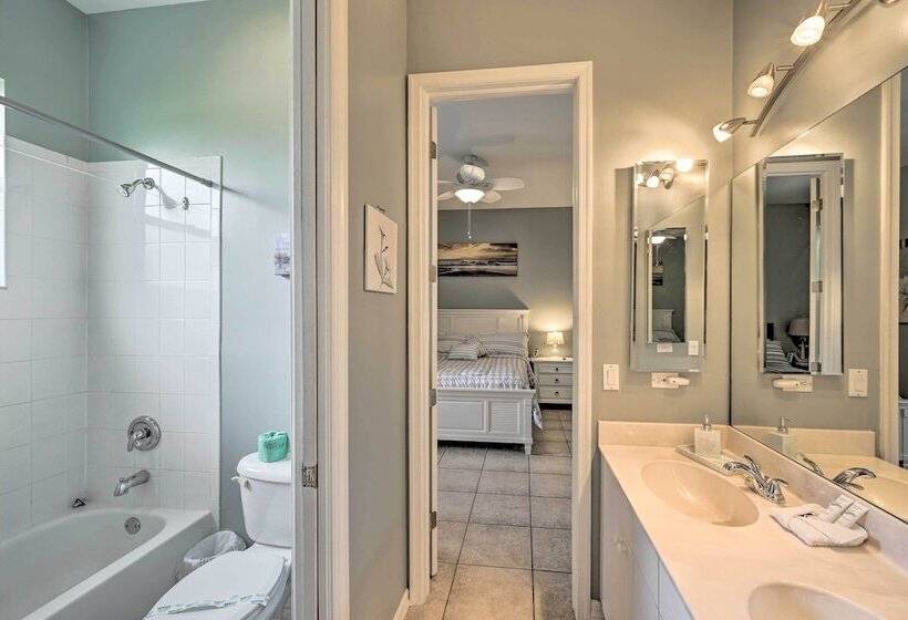 Canalfront Oasis: Cape Coral Home W/ Pool & Spa