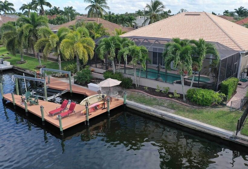 Canalfront Oasis: Cape Coral Home W/ Pool & Spa