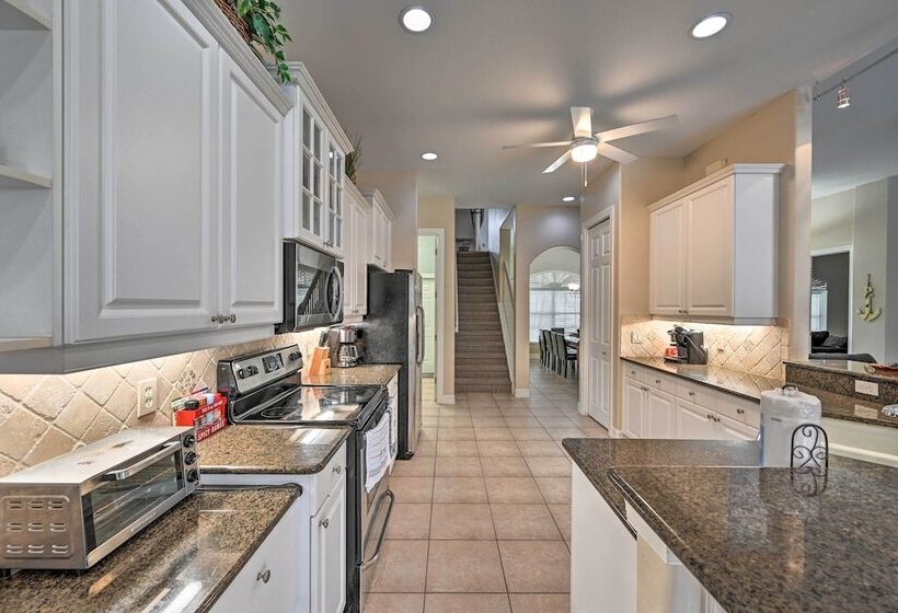 Canalfront Oasis: Cape Coral Home W/ Pool & Spa