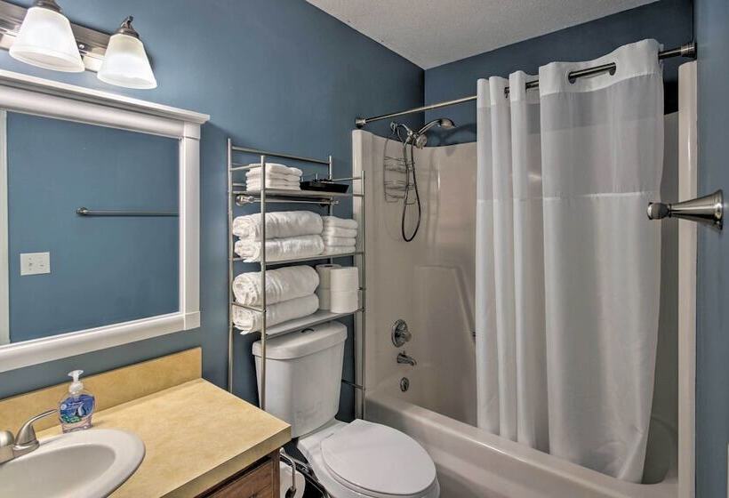 Spacious Family Home   17 Miles To Winston Salem!