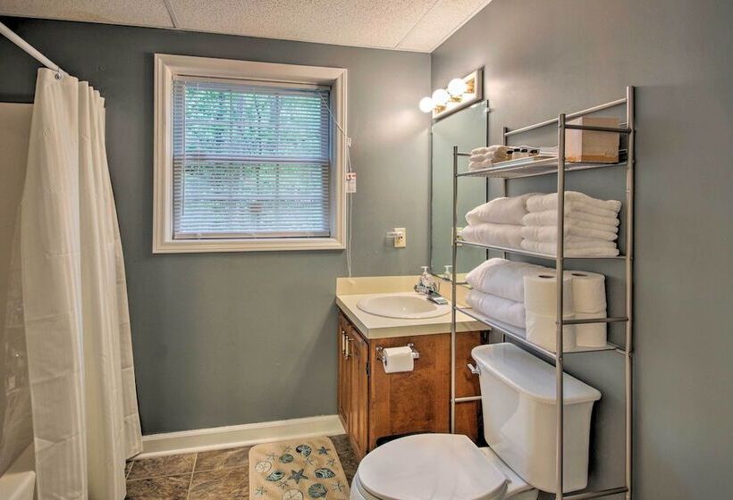 Spacious Family Home   17 Miles To Winston Salem!