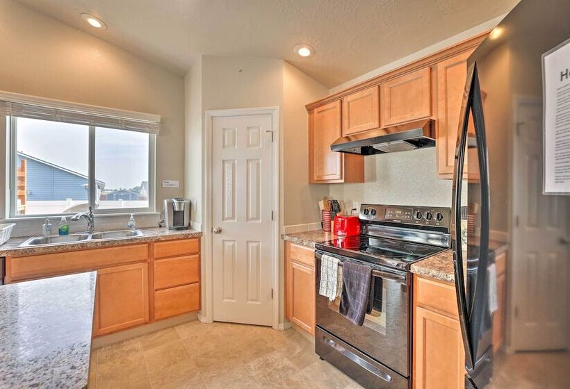 Spacious Family Home W/ Large Deck & Fire Pit!