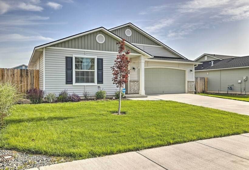 Spacious Family Home W/ Large Deck & Fire Pit!