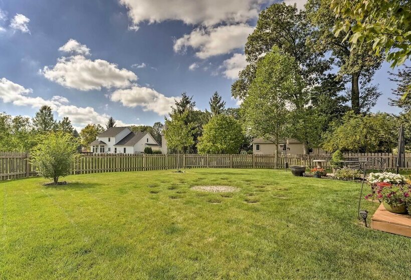 Spacious Fort Wayne Home W/ Yard + Gas Grill!